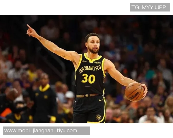 库里三分球命中数突破20个成为本赛季联盟首位达成此成就的球员